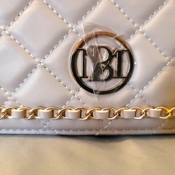 Small Diamond Quilted Badgley Mischka Purse. - Picture 2 of 8